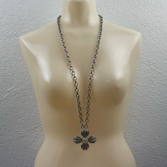 Vintage l 80s Givenchy Silver Pewter Floral Pearl Drop Chain Statement Necklace - Picture 2 of 11